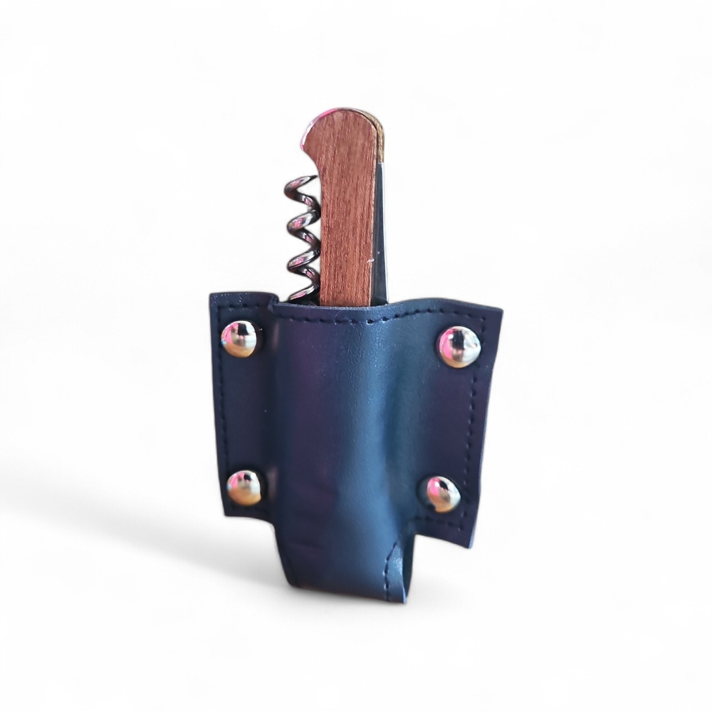 U of M Wicker Cooler Bag with Blue Leather Accents, Cork Screw and Carry Strap. - Picture 7 of 7
